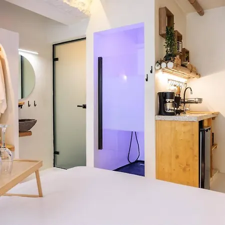 Stylish & Tiny Room-city Center * Saloniki